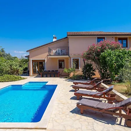 Pinna Holiday home *