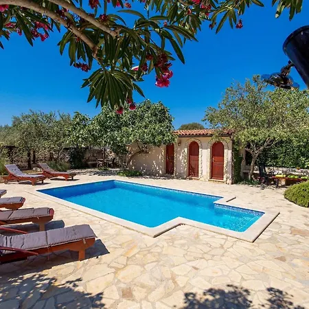 Pinna Holiday home